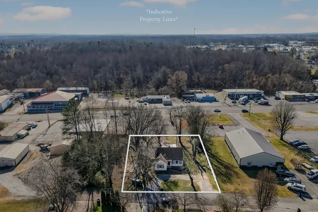a view of a houses with a yard