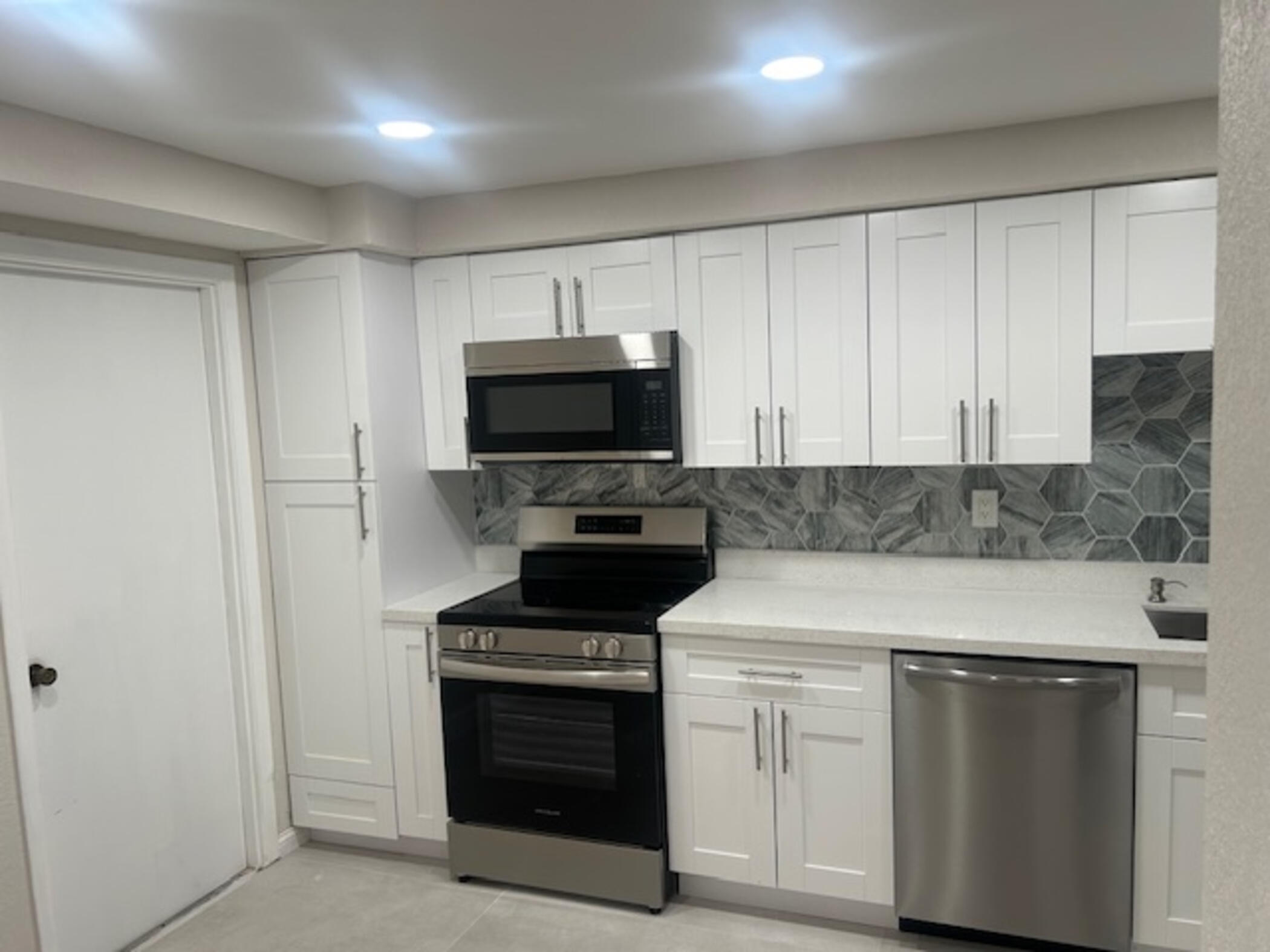 6563 Racquet Club Drive, Unit 124 Lauderhill, FL 33319 - Photo 5 of 36 6563 - 4