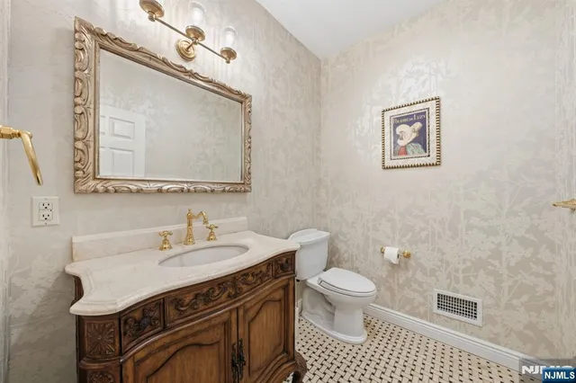 $2,599,000 | 91 Tekening Drive, Tenafly, NJ 07670