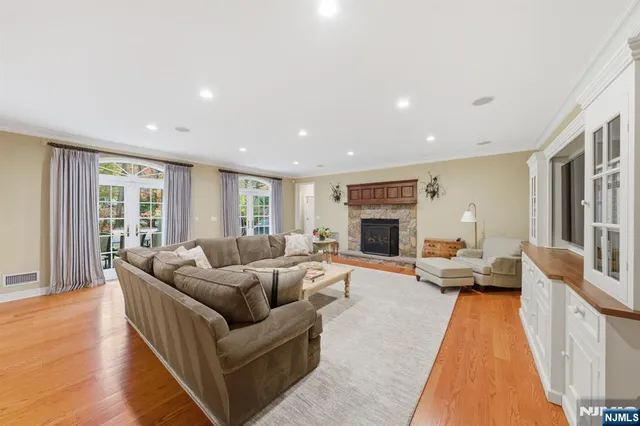 $2,599,000 | 91 Tekening Drive, Tenafly, NJ 07670