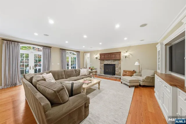 $2,599,000 | 91 Tekening Drive, Tenafly, NJ 07670