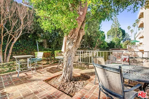 $699,000 | 5139 Balboa Boulevard, Unit 9, Encino, CA 91316
