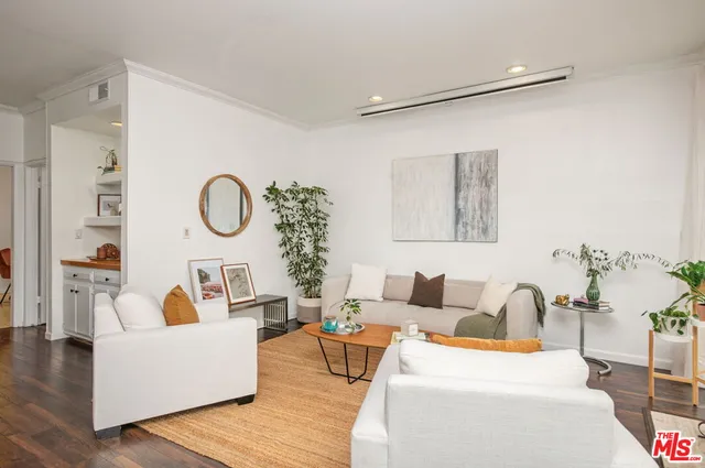 $699,000 | 5139 Balboa Boulevard, Unit 9, Encino, CA 91316