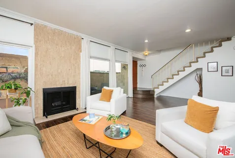 $699,000 | 5139 Balboa Boulevard, Unit 9, Encino, CA 91316