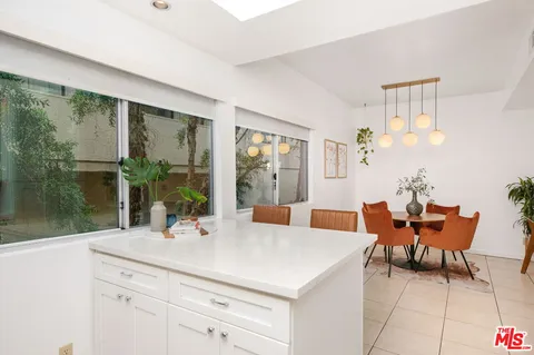 $699,000 | 5139 Balboa Boulevard, Unit 9, Encino, CA 91316