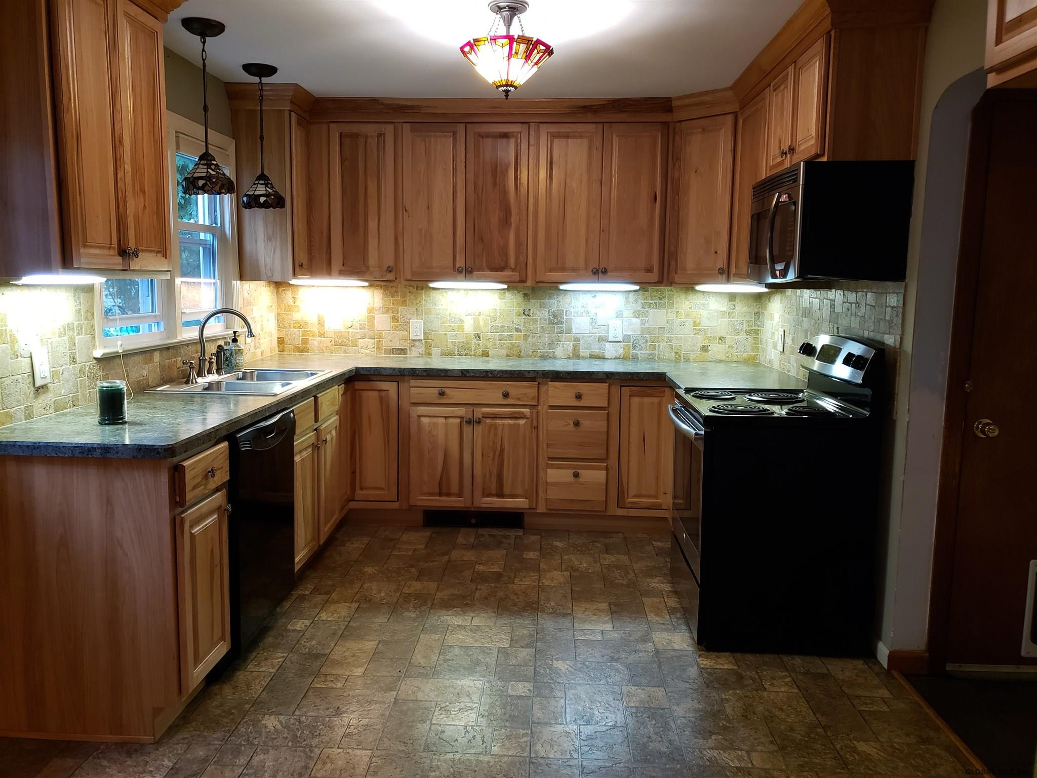 16 Bluff Road Rotterdam, NY 12306 - Photo 2 of 39 Photo 2