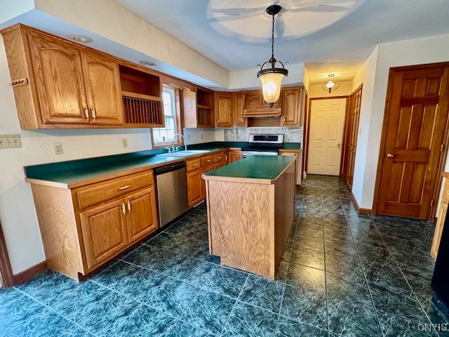 1391 Middle Road Oneida, NY 13421 - Photo 13 of 31 Large eat-in kitchen