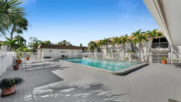 $1,200 | 1830 Maravilla Avenue, Unit 510, Fort Myers, FL 33901