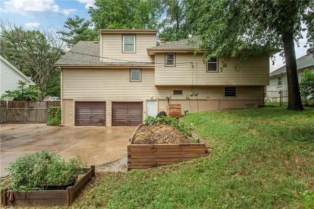 $329,000 | 1004 Southwest Twilight Lane, Blue Springs, MO 64015