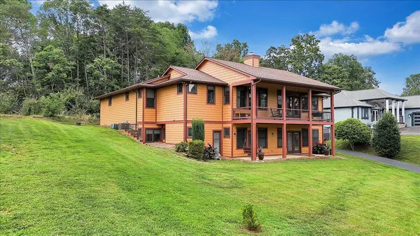 $599,000 | 209 Park Shore Circle, Moneta, VA 24121