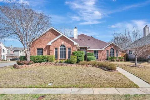 $400,000 | 7928 Parkwood Plaza Drive, Fort Worth, TX 76137