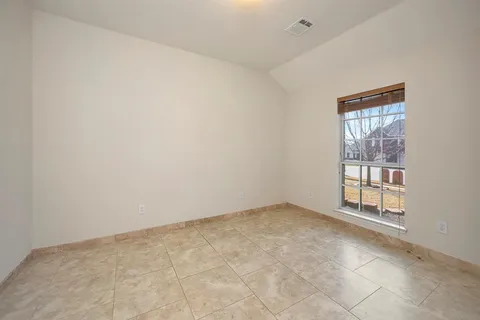 $400,000 | 7928 Parkwood Plaza Drive, Fort Worth, TX 76137