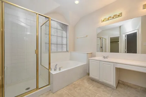 $400,000 | 7928 Parkwood Plaza Drive, Fort Worth, TX 76137