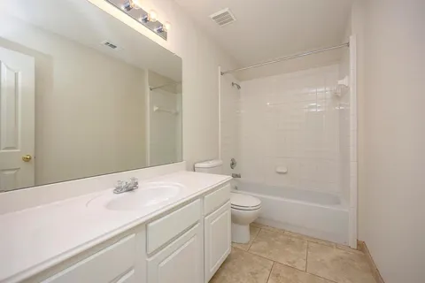 $400,000 | 7928 Parkwood Plaza Drive, Fort Worth, TX 76137