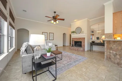 $400,000 | 7928 Parkwood Plaza Drive, Fort Worth, TX 76137