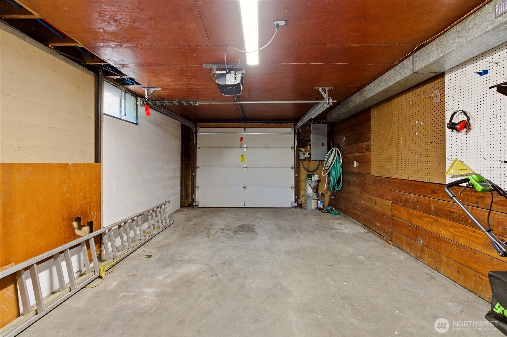 6825 Linden Avenue North Seattle, WA 98103 - Photo 31 of 40