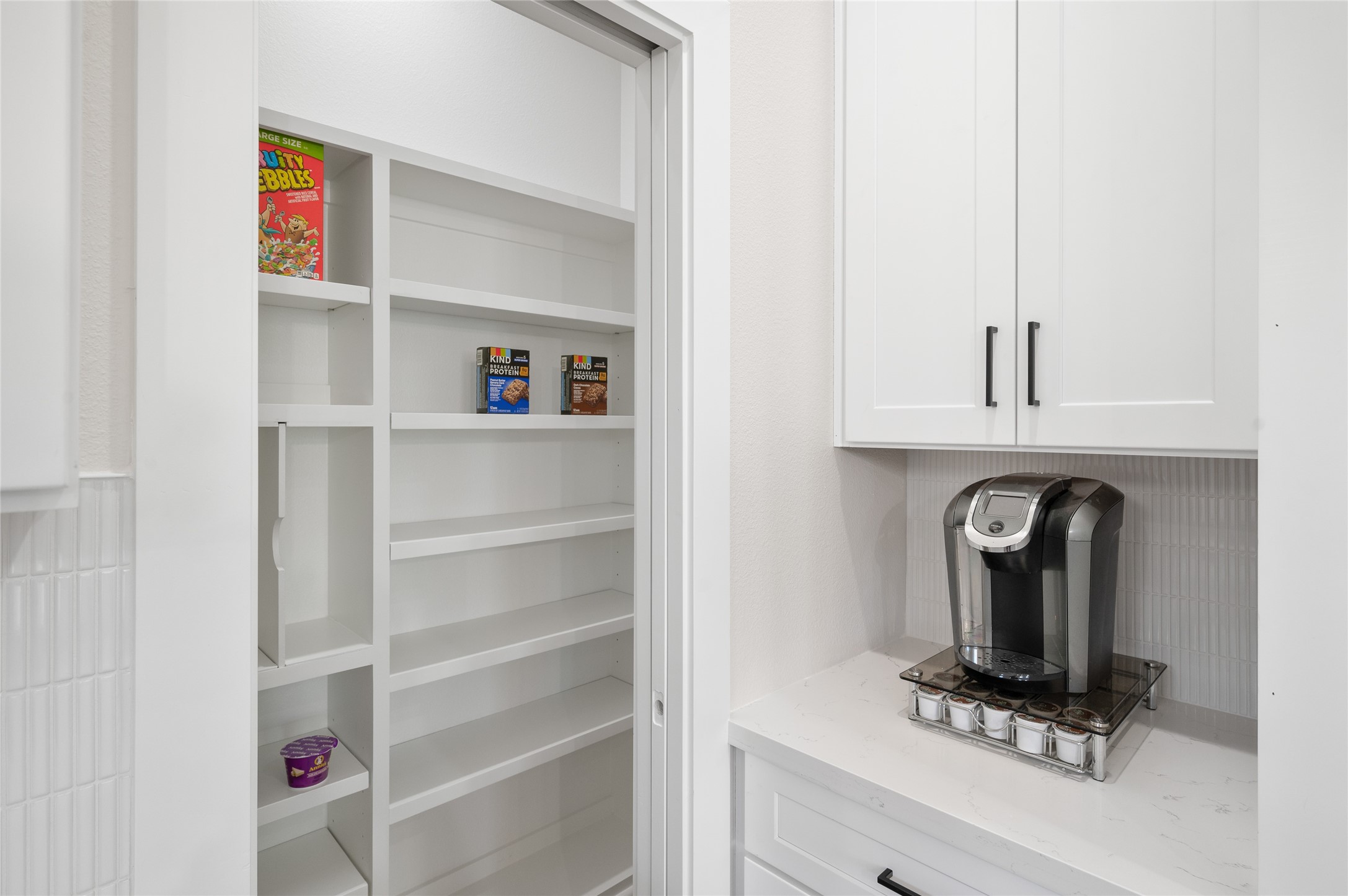 921 East 38th Street Houston, TX 77022 - Photo 15 of 40 a view of a hallway with closet