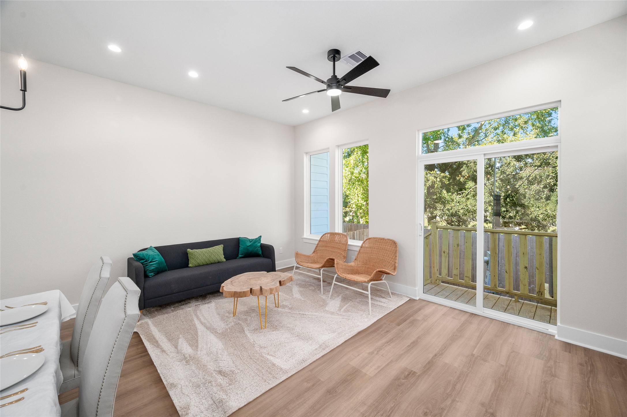 921 East 38th Street Houston, TX 77022 - Photo 17 of 40 a living room with furniture and a window