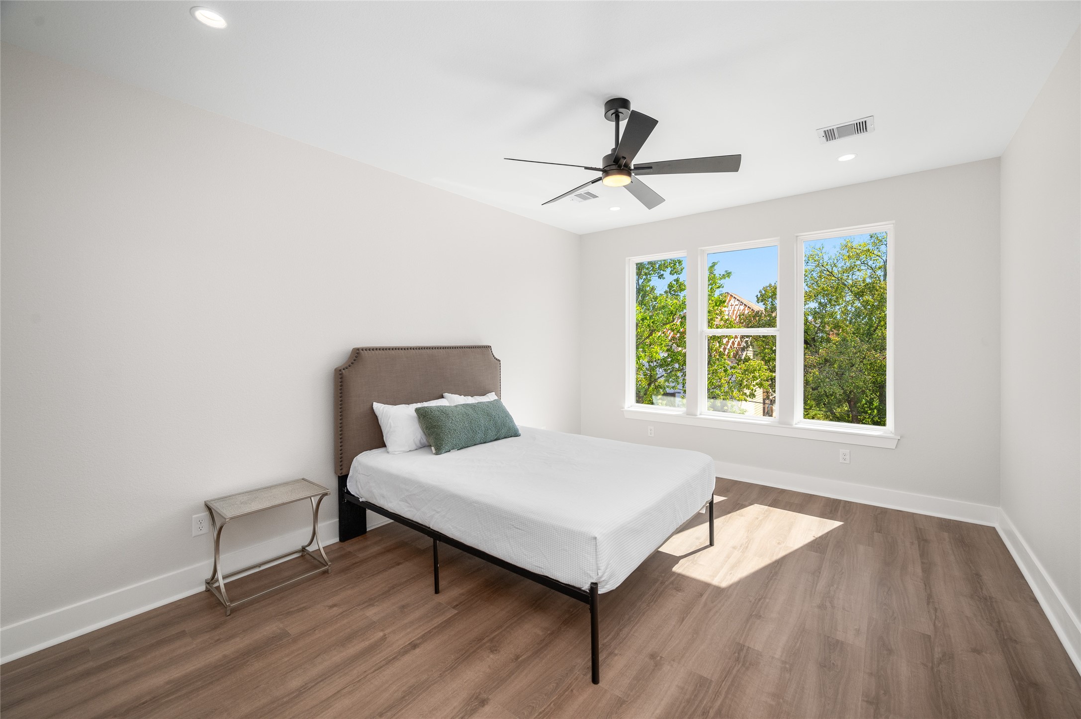 921 East 38th Street Houston, TX 77022 - Photo 23 of 40 a bedroom with a bed and a window