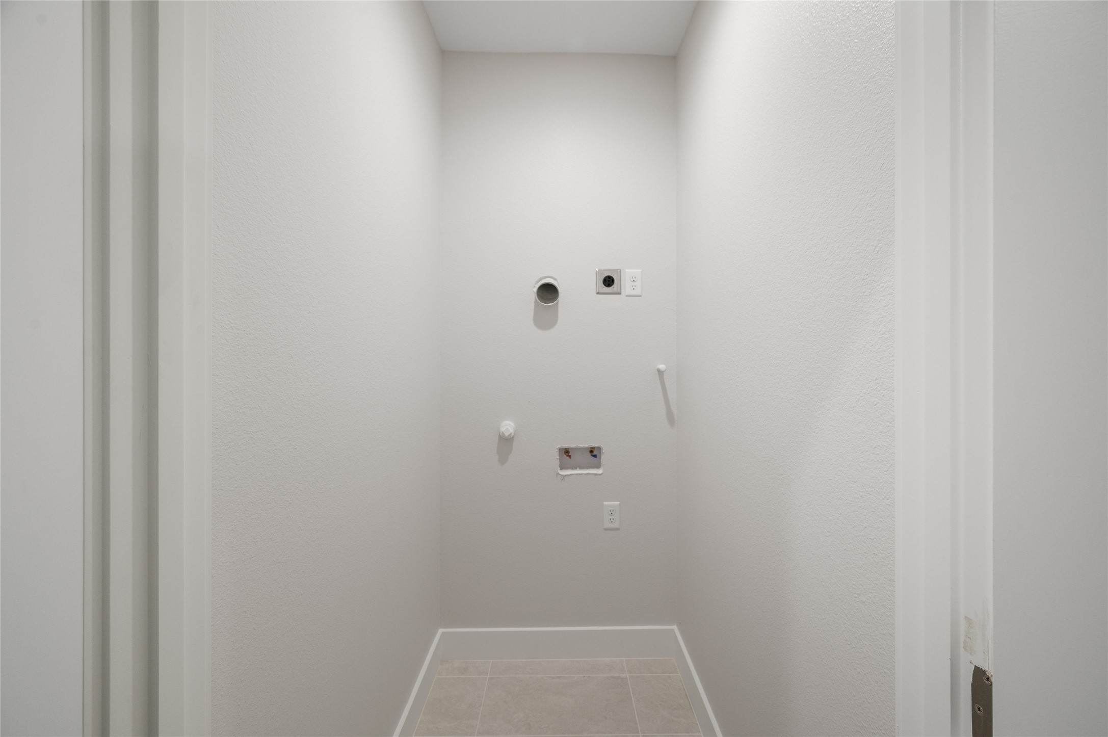 921 East 38th Street Houston, TX 77022 - Photo 32 of 40 close up of a white marble wall