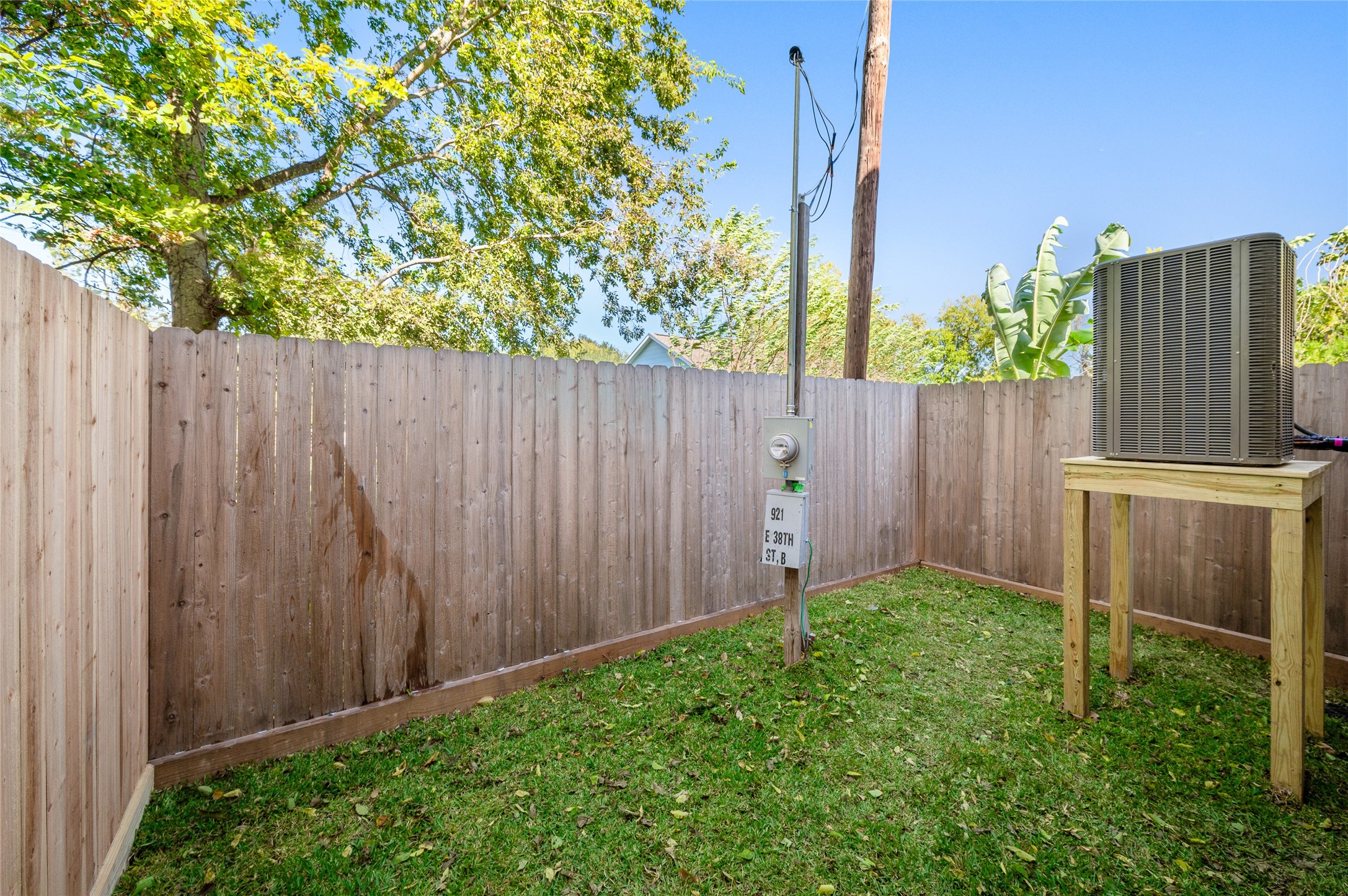 921 East 38th Street Houston, TX 77022 - Photo 39 of 40 a view of a backyard with wooden fence