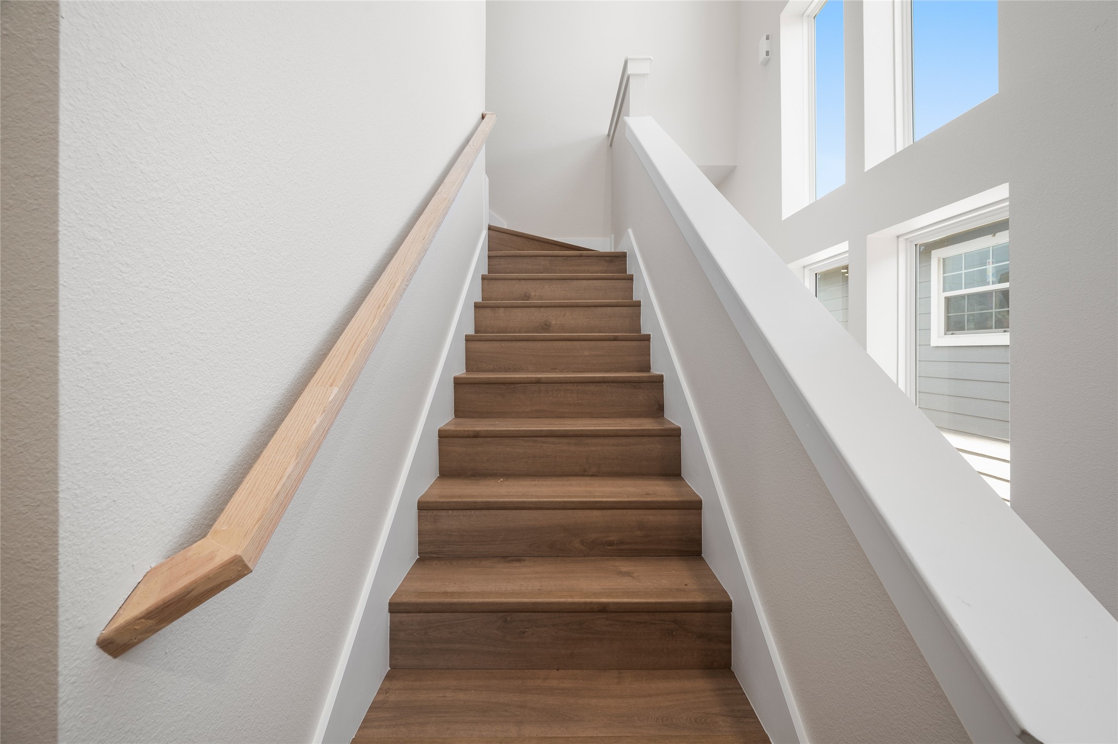 921 East 38th Street Houston, TX 77022 - Photo 6 of 40 a view of entryway