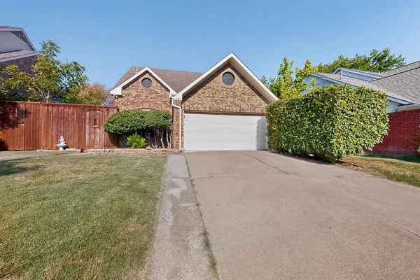 $2,200 | 2084 Sundance Court, Lewisville, TX 75067