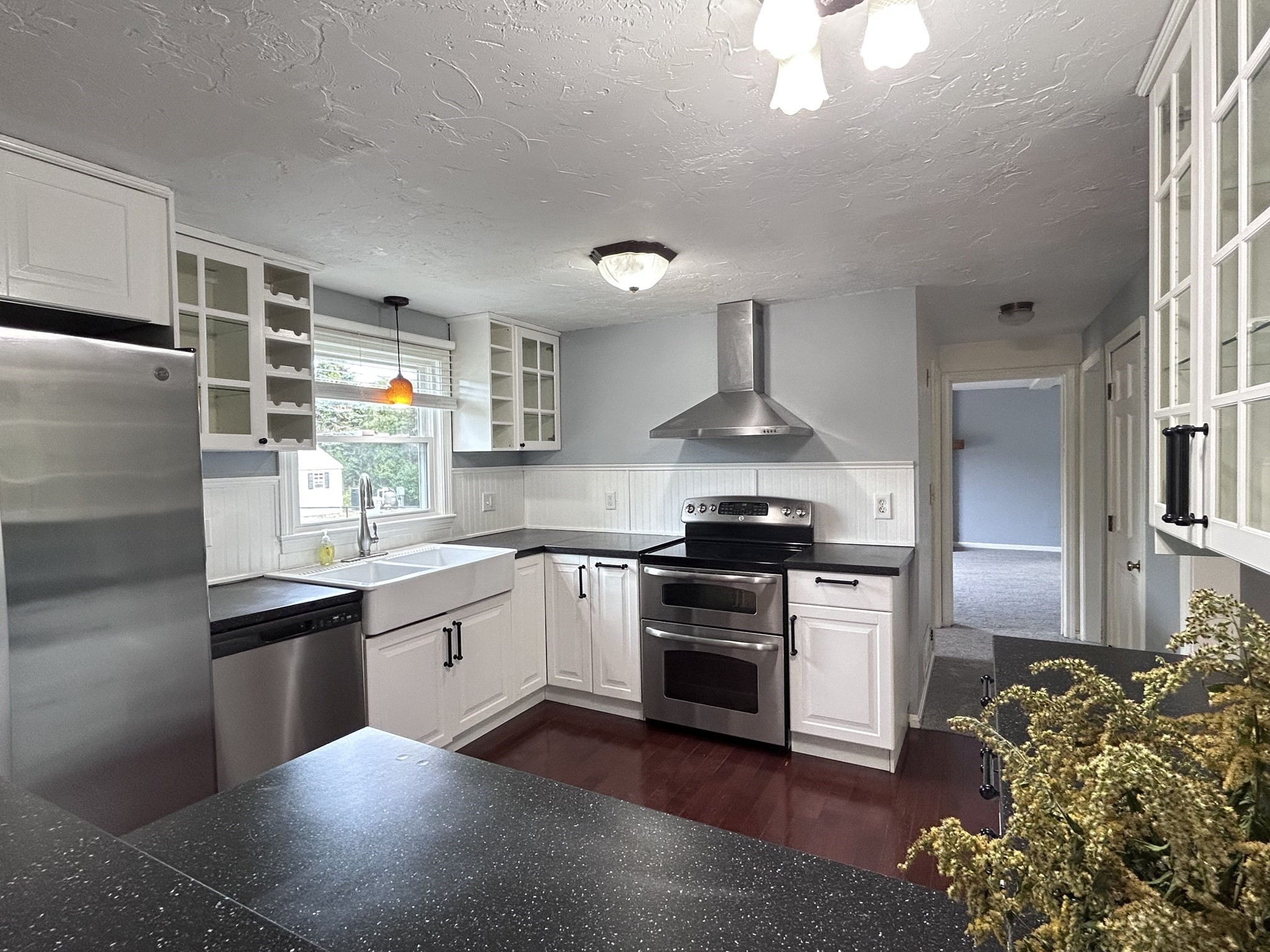 42 Edgewood Road Southborough, MA 01772 - Photo 3 of 15 Gallery Image 3
