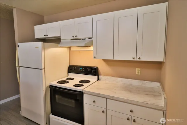 $175,000 | 17431 Ambaum Boulevard South, Unit C43, Seattle, WA 98148