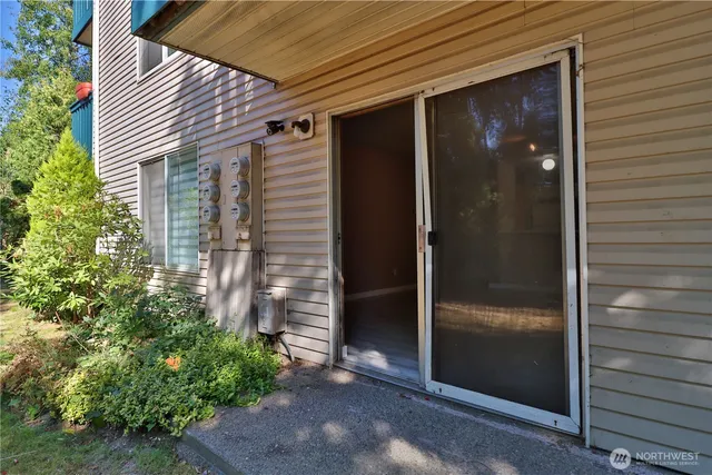 $175,000 | 17431 Ambaum Boulevard South, Unit C43, Seattle, WA 98148