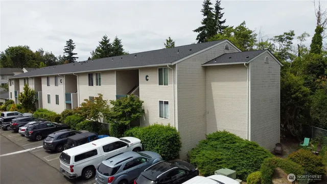 $175,000 | 17431 Ambaum Boulevard South, Unit C43, Seattle, WA 98148