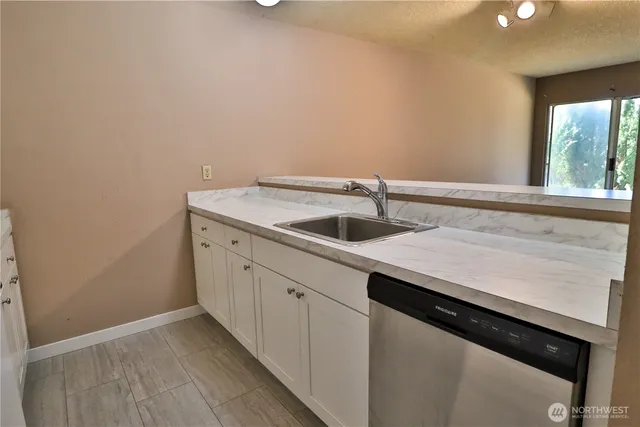 $175,000 | 17431 Ambaum Boulevard South, Unit C43, Seattle, WA 98148