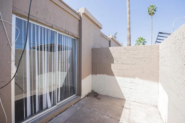 $1,095 | 2352 East Broadway Road, Unit B, Mesa, AZ 85204