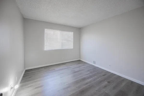 $1,095 | 2352 East Broadway Road, Unit B, Mesa, AZ 85204