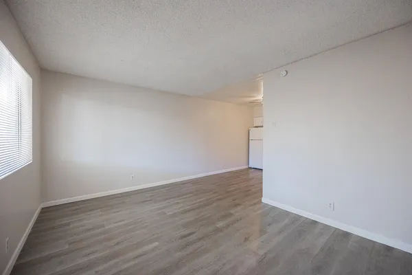 $1,095 | 2352 East Broadway Road, Unit B, Mesa, AZ 85204