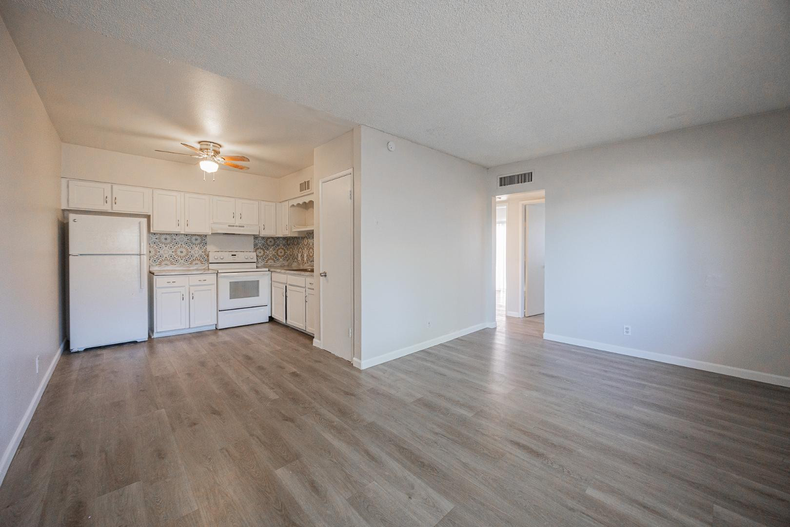 2352 East Broadway Road, Unit B Mesa, AZ 85204 - Photo 4 of 14 Photo #4