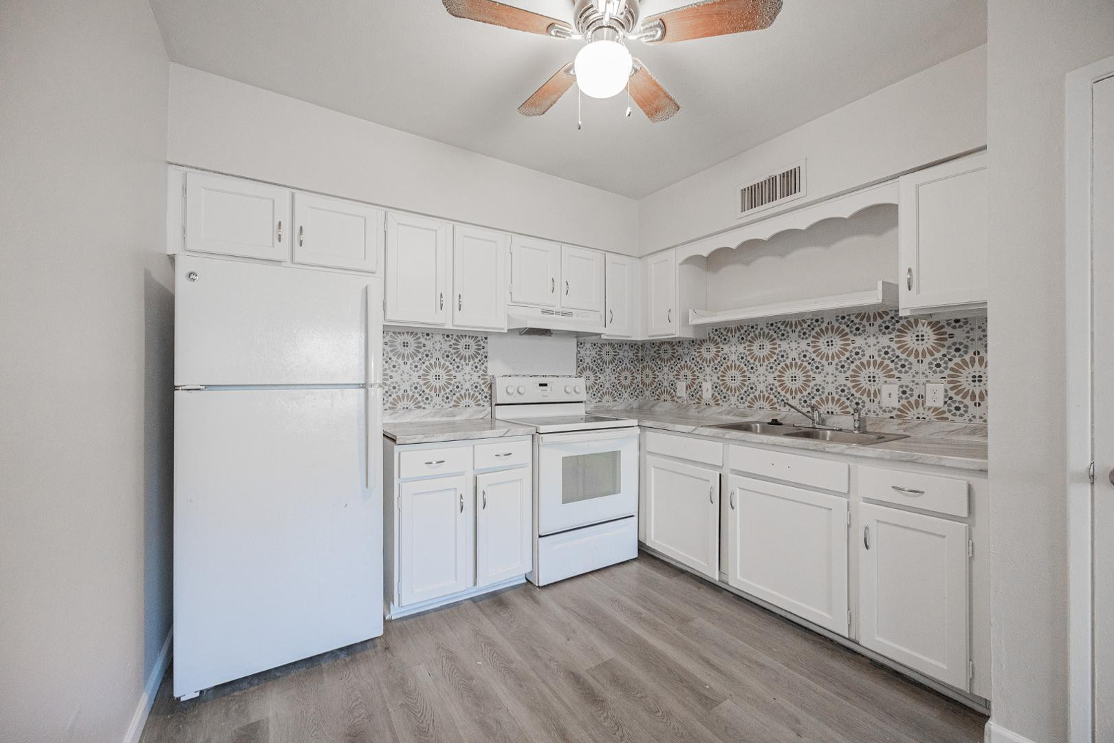 2352 East Broadway Road, Unit B Mesa, AZ 85204 - Photo 5 of 14 Photo #5