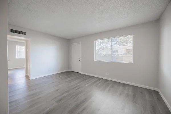 $1,095 | 2352 East Broadway Road, Unit B, Mesa, AZ 85204