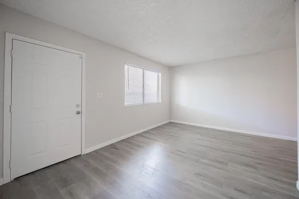 $1,095 | 2352 East Broadway Road, Unit B, Mesa, AZ 85204