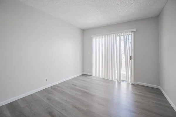 $1,095 | 2352 East Broadway Road, Unit B, Mesa, AZ 85204