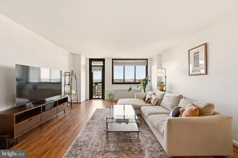 $369,000 | 801 North Pitt Street, Unit 1601, Alexandria, VA 22314