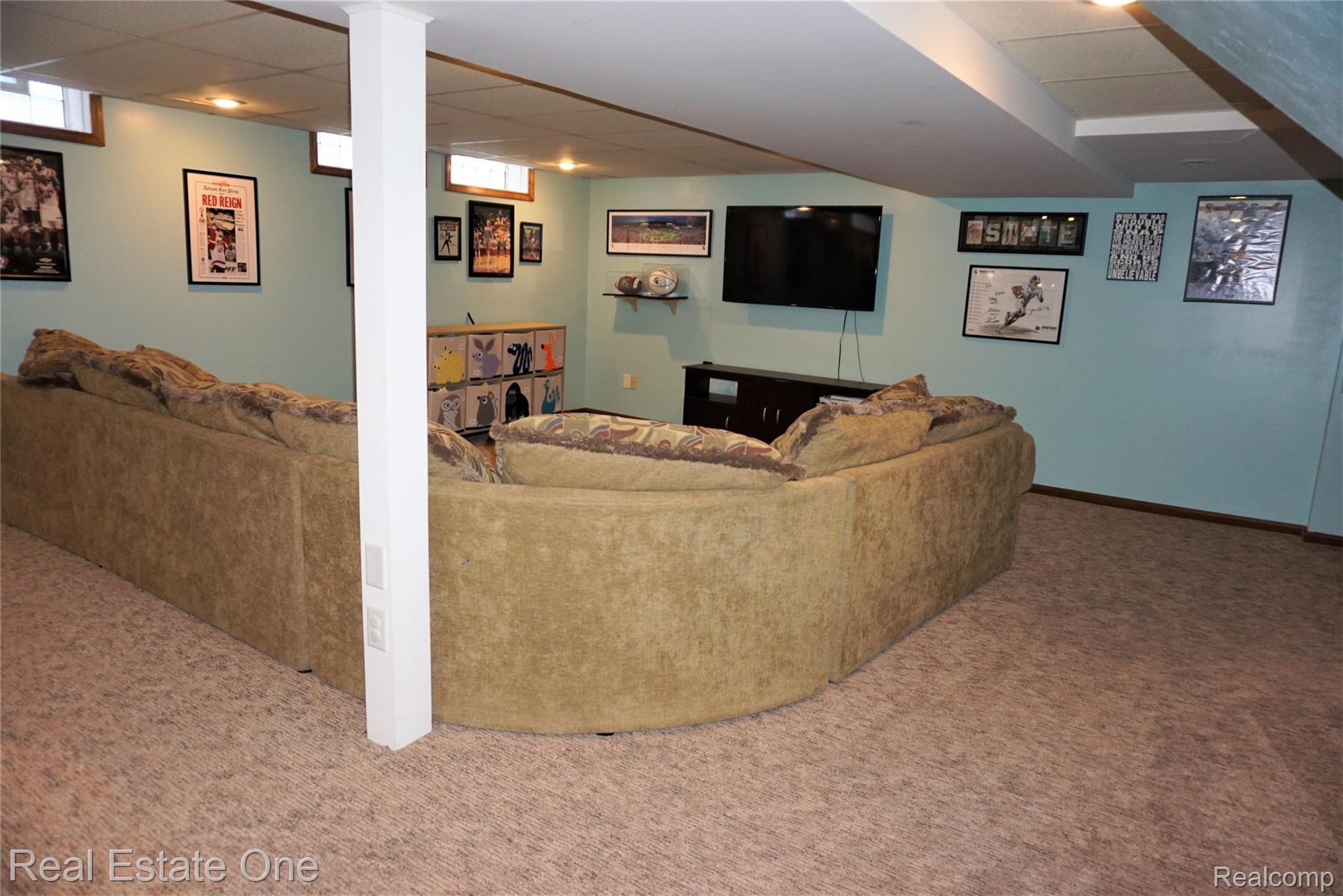 1572 Colony Drive Rochester, MI 48307 - Photo 23 of 35 DSC02066 (2).JPG