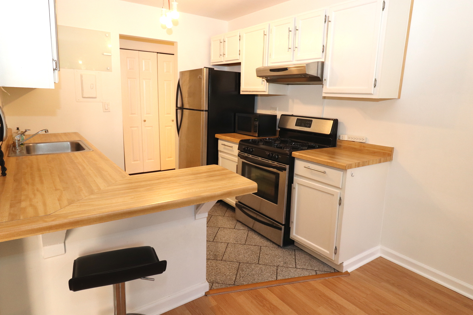 940 East Old Willow Road, Unit 107 Prospect Heights, IL 60070 - Photo 4 of 10