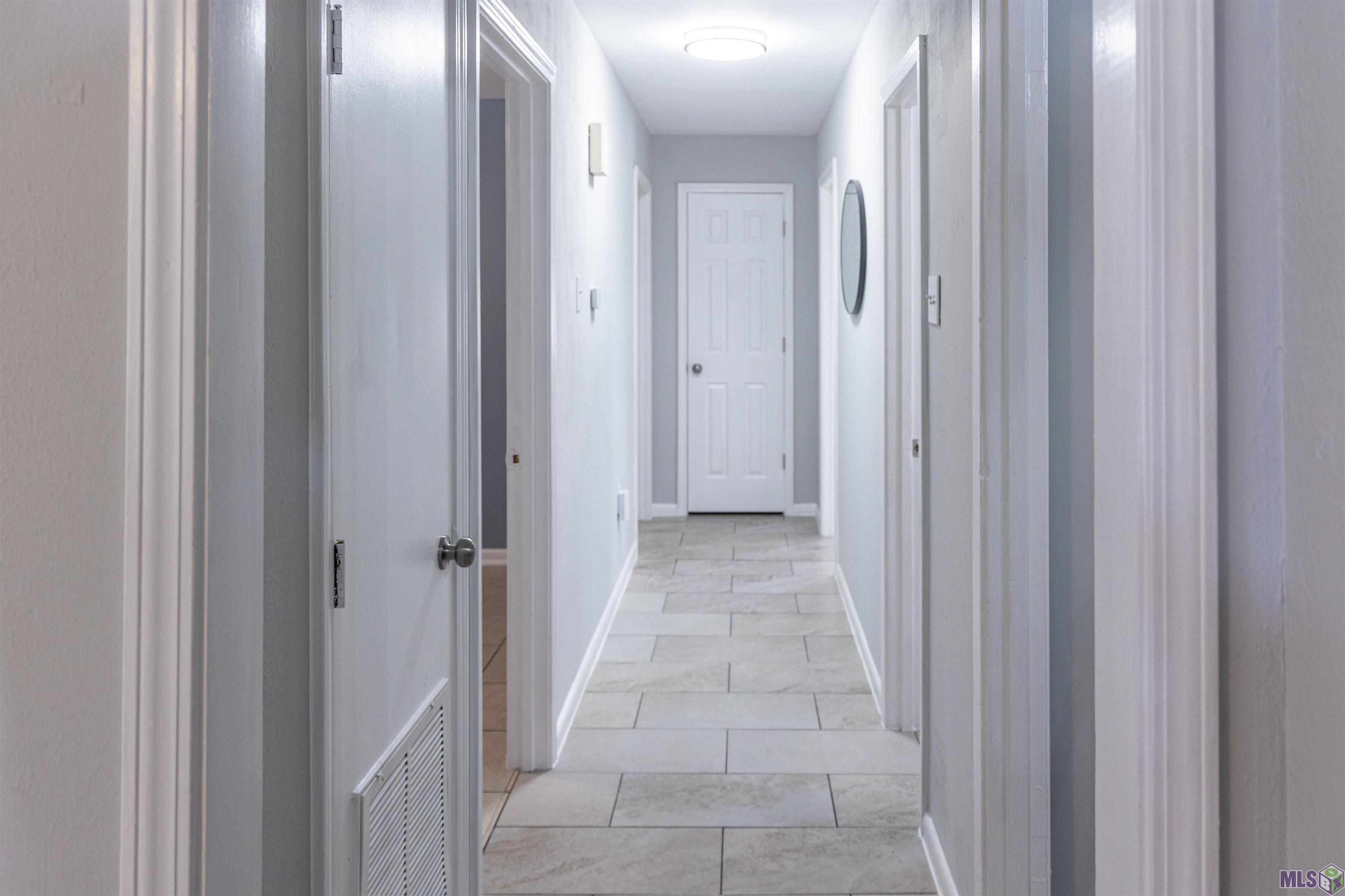 5907 Silverleaf Avenue Baton Rouge, LA 70812 - Photo 9 of 20 Hallway