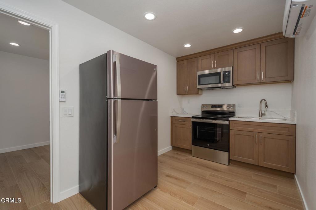 1004 Jurymast Drive, Unit 2 Oxnard, CA 93030 - Photo 3 of 6