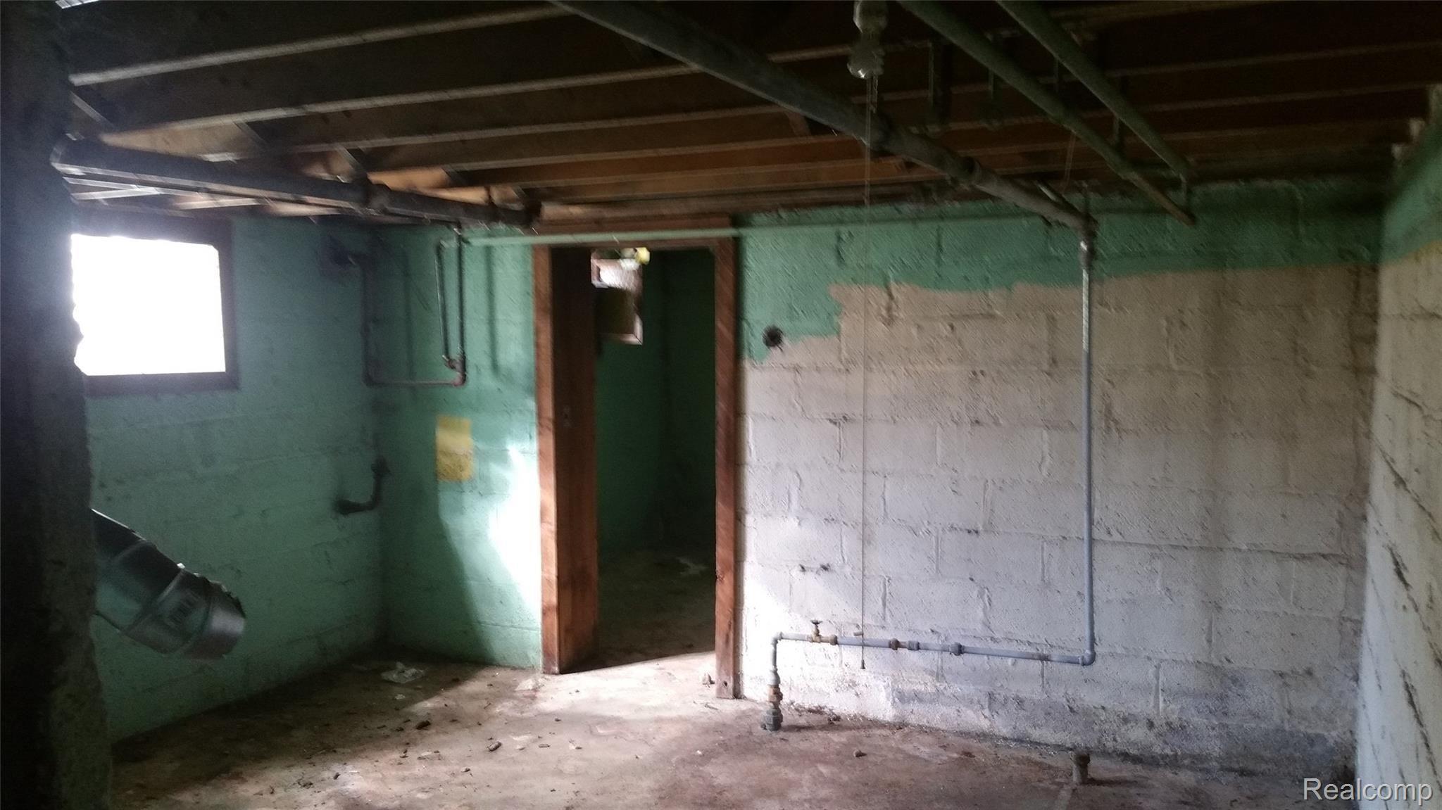 16502 Huntington Road Detroit, MI 48219 - Photo 29 of 35 20180911_110221.jpg
