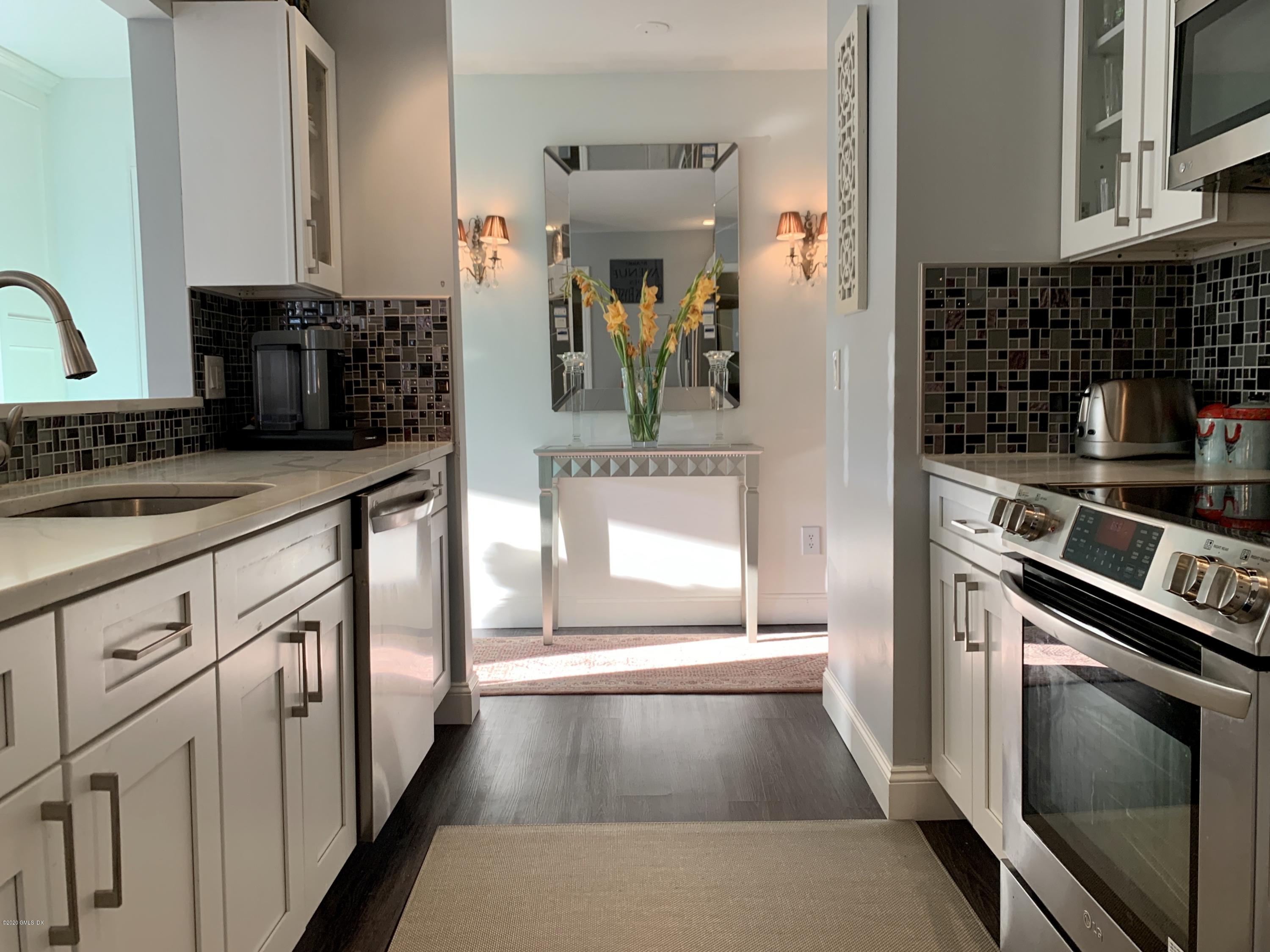 1465 East Putnam Avenue, Unit 414 Riverside, CT 06878 - Photo 7 of 20 IMG_3378