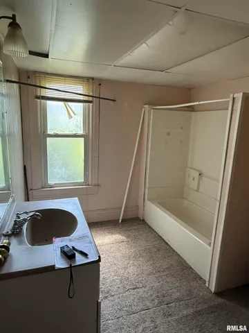 $49,000 | 420 6th Street, Illiopolis, IL 62539