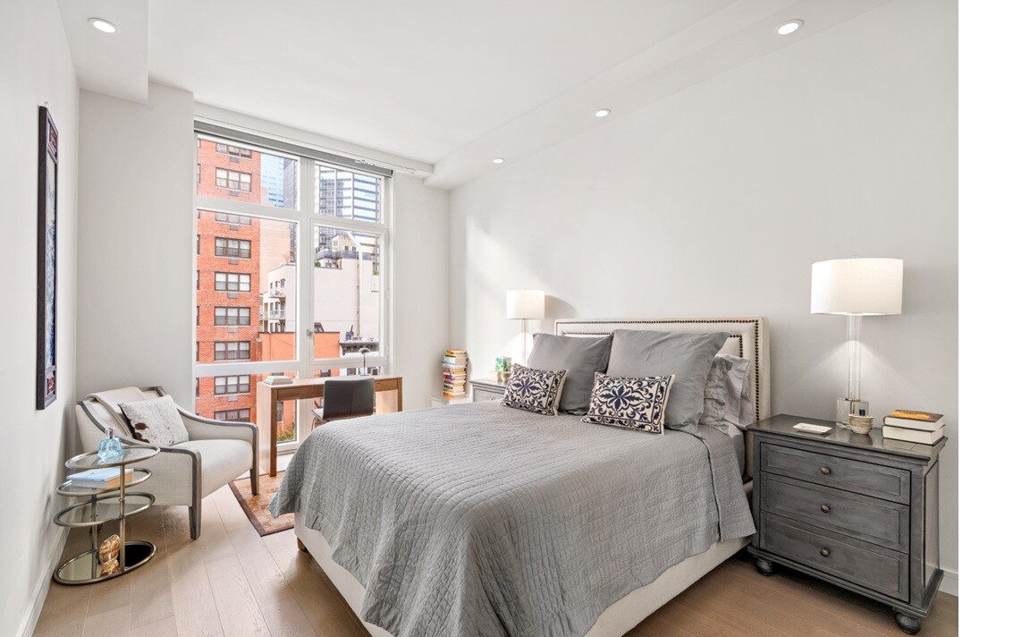 305 East 51st Street, Unit RU5H Manhattan, NY 10022 - Photo 4 of 14 a bedroom with a bed and a lamp