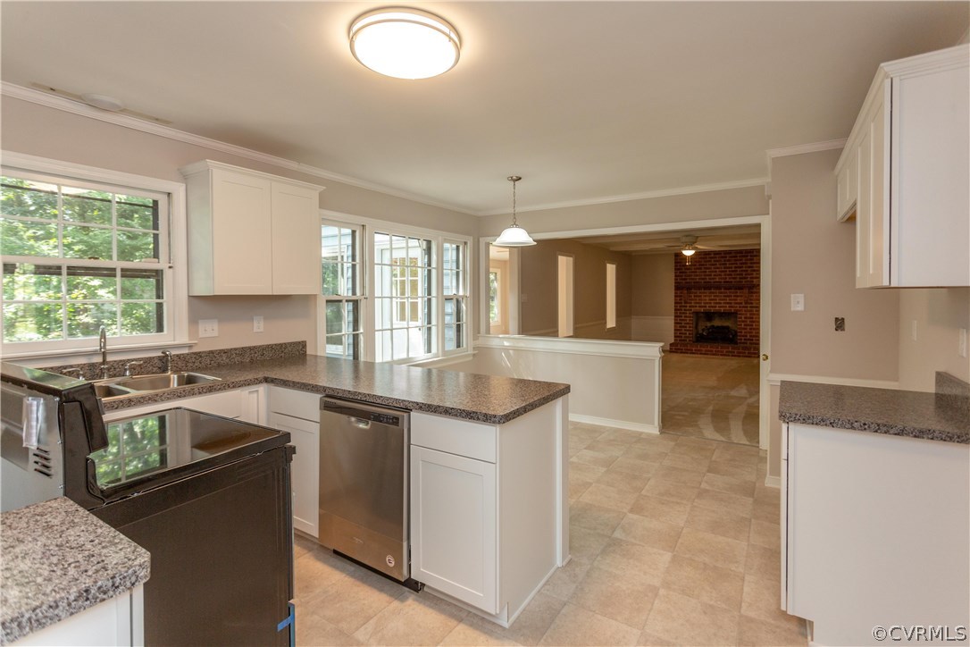 5310 Sunbeam Road North Chesterfield, VA 23234 - Photo 3 of 49 Eat-In Kitchen with New Lighting